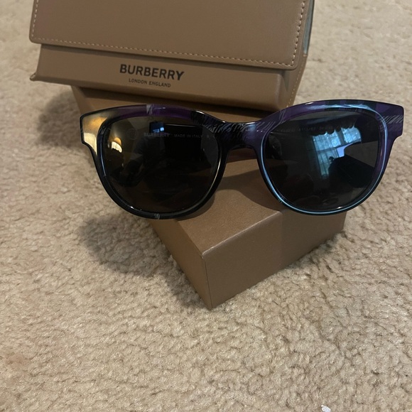BURBERRY SUNGLASSES BRAND NEW - Picture 1 of 3